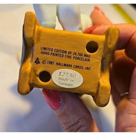 1989 Hallmark Santa's Limited Edition Porcelain Figurine 1 Of 24,700 ~Set Of 2 - Picture 7 of 9